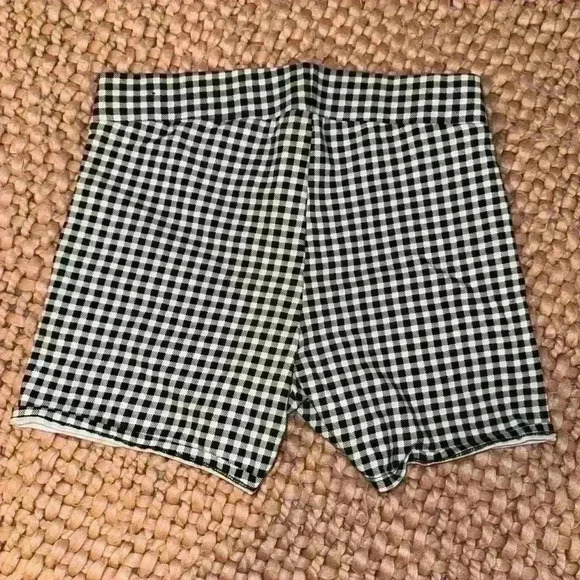 torrid Pants - Torrid women’s black &‎ white shorts size 1X